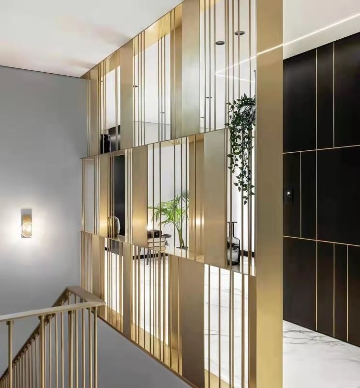 Luxury Japanese Gold Modern Restaurant Hotel Screen Curved Wall Screen Panel Iron Partition Screens